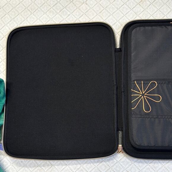 Erin Condren Tan and Black Laptop Case with Textured Fabric - Picture 5 of 9